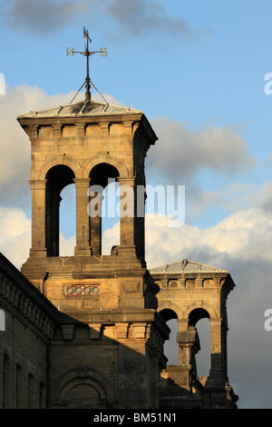 Architektonische Details von Salts Mill in Saltaire, ein UNESCO-Weltkulturerbe in Bradford, West Yorkshire Stockfoto