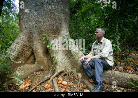 Naturfotograf Øyvind Martinsen im Regenwald des Metropolitan Park, Republik Panama. Stockfoto