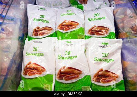 ASDA Eigenmarke gefrorene Würstchen im Supermarkt Gefrierschrank, England, UK Stockfoto