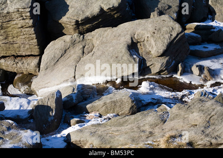 Die gefrorenen Kurs von The River Kinder an Kinder Untergang Kinder Scout Derbyshire in England Stockfoto