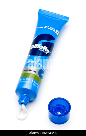 Kleine Tube nach der Rasur Creme Verschütten auf einer weißen Fläche Stockfoto