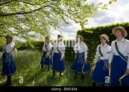 Newburgh Morris Dancers an Parbold Halle Tag der offenen Tür durchführen Stockfoto