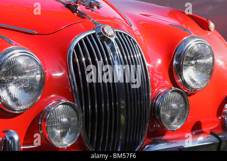 Close-up front view of a red Mark 2 3.8 litre Jaguar. Stockfoto