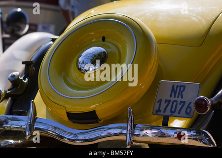 Close-up Rückansicht des gelben Klassiker Ford Roadster. Stockfoto