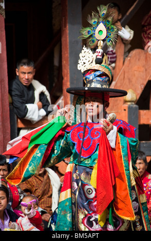 Mönch, die Durchführung von "Black Hat" Tanz auf dem jährlichen Festival Tsechu in Trashigang, Ost Bhutan Stockfoto