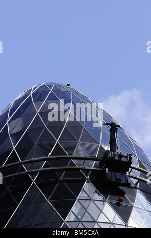 Detail der Spitze der 30 St Mary Axe, The Gherkin, London, England, UK Stockfoto