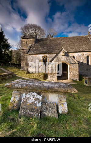 St Michaels Kirche, Duntisbourne Rouse, Cotswolds, Gloucestershire, UK Stockfoto