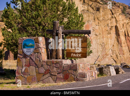 REDMOND, OREGON, USA - Smith Rock State Park, Eingangsschild. Stockfoto