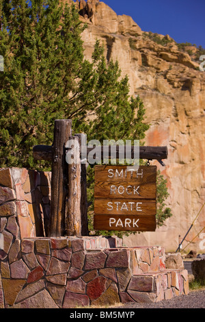 REDMOND, OREGON, USA - Smith Rock State Park, Eingangsschild. Stockfoto