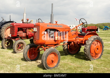 Klassische Traktoren angezeigt bei der Bill Targett Memorial Rallye statt auf Matterley Farm, Winchester am 15. Mai 2010. Stockfoto