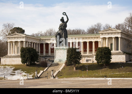 Die Statue der Göttin Bayern (Tellus Bavarica) durch das Fresko in München. Stockfoto