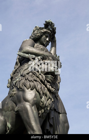 Die Statue der Göttin Bayern (Tellus Bavarica) durch das Fresko in München. Stockfoto