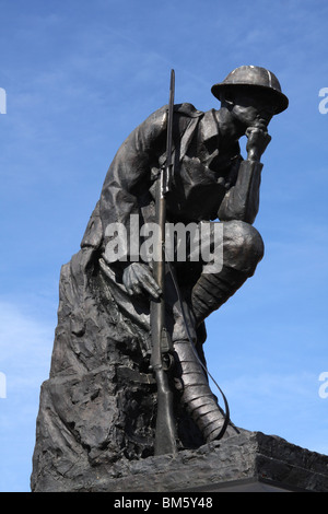 Weltkrieg 1, Denkmal, Marktplatz, Huntingdon Cambridge, Großbritannien der erste Weltkrieg, bleibende Erinnerung, tapfere Soldaten, Erinnerung, Parade, Opfer. Stockfoto