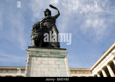 Die Statue der Göttin Bayern (Tellus Bavarica) durch das Fresko in München. Stockfoto