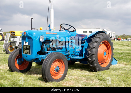 Klassische Traktoren angezeigt bei der Bill Targett Memorial Rallye statt auf Matterley Farm, Winchester am 15. Mai 2010. Stockfoto