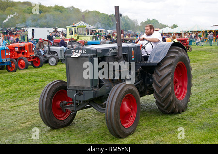 Klassische Traktoren angezeigt bei der Bill Targett Memorial Rallye statt auf Matterley Farm, Winchester am 15. Mai 2010. Stockfoto