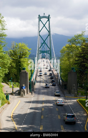 Ein Blick auf die Lion-Gate-Bridge von der Straße über dem in der Nähe von Prospect Point, Vancouver, Kanada Stockfoto