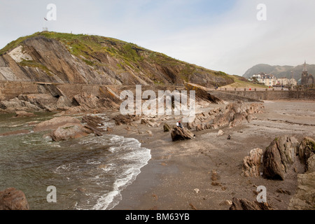 Großbritannien, England, Devon, Ilfracombe, Wildersmouth Strand und Capstone Hill Stockfoto