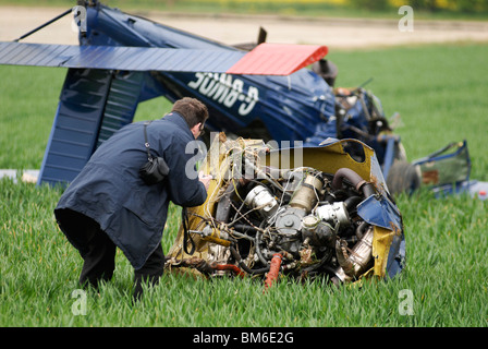 Flugzeug Absturz mit UKIP Kandidat Nigel Farage in Hinton in den Hecken, Northamptonshire, 05.06.2010. Stockfoto