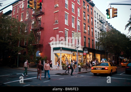 Gehobenen Einzelhandel und Unternehmen an der Bleecker Street in Greenwich Village in New York Stockfoto