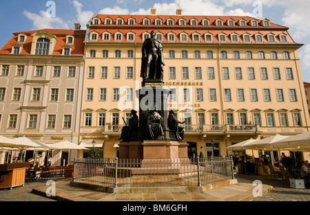 Hotel de Saxe in Dresden mit Frederich-Augustus-Statue Stockfoto