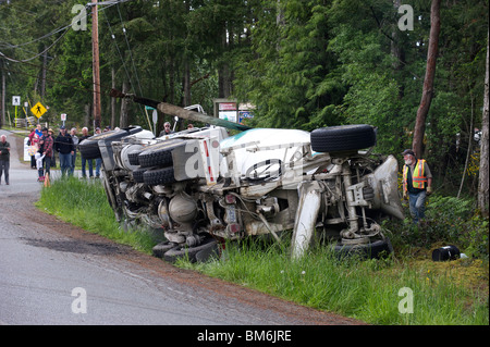 LKW-Unfall, Zement, Gabriola, British Columbia, Kanada Stockfoto