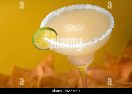 Tequila Margarita mit nachos Stockfoto