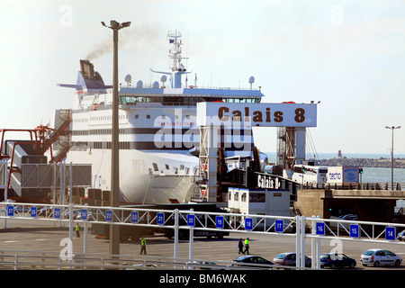 Auto-Fähre in Calais Frankreich Stockfoto