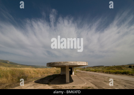 Ein alter Bahnhof, einst ein Stop auf dem Weg nach Damaskus von Haifa im Bauhaus-stil bei Naharayim oder Baqoura in Jordan Valley Israel gebaut Stockfoto