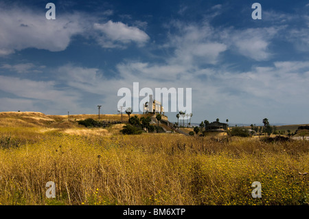 Das alte Wasserkraftwerk Rutenberg aus dem Jahr 1932 bei Naharayim oder Baqoura, wo der Yarmouk Fluss in den Jordan in Israel mündet Stockfoto