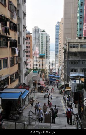 Östlichen Straße, Blick nach Abfahrt von der Leiter Treppe oben, Richtung Norden nach Victoria Harbour, Sai Ying Pun, Hong Kong Stockfoto