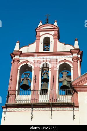 Cordoba, Provinz Córdoba, Spanien.  Iglesia de San Juan y Todos Los Santos in Plaza De La Trinidad. Stockfoto