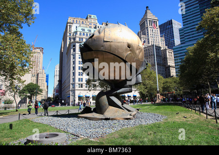 Die Kugel, jetzt ein Denkmal in Battery Park City im September 11 beschädigt Angriffe auf World Trade Center New York City Stockfoto