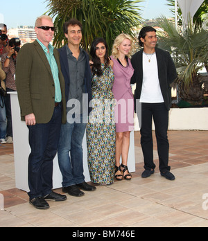 DOUG LIMAN LIRAZ CHARHI NAOMI WATTS & KHALED NABAWY FREIWILD PHOTOCALL CANNES FILM FESTIVAL 2010 PALAIS DES FESTIVAL CANNES Stockfoto