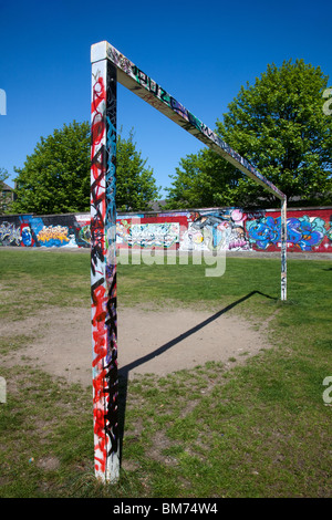 DPM [Hall Of Fame]  Legal Graffiti Mauer um Netz Straße, Dundee, Dundee City, Großbritannien [Fußballplatz] Stockfoto