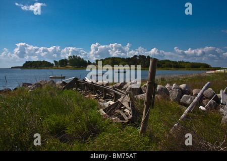 Altes Schiffswrack auf der Isle of Helnaes, Dänemark Stockfoto