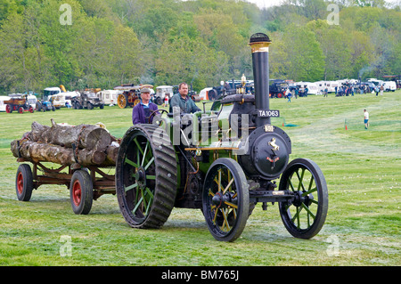 Dampf-Lokomobile auf dem Display an der Bill Targett Memorial Rally in der Nähe von Winchester im Mai 2010. Stockfoto