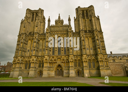 Die Westfassade des Wells Cathedral Somerset England Stockfoto