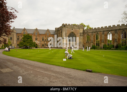 Krocket auf dem Rasen der Bischofspalast Wells Somerset England Stockfoto
