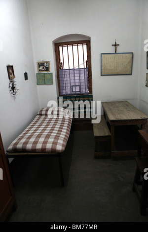 Das ehemalige Zimmer von Mutter Teresa im Mutterhaus in Kolkata, früher genannt Kalkutta in Westbengalen, Indien. Stockfoto