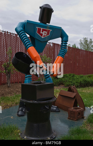 Tulip Time Festival Dutch Holland Michigan Moderne Padnos Skulptur des Eisenarbeiters aus Schrott aus Metall niemand horizontal in den USA Hi-res Stockfoto