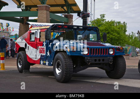 Amerikanisches Militär Hummer Michigan MI mit gemalter Flagge Bilder Bilder Fotos große hochauflösende horizontale USA USA Hi-res Stockfoto