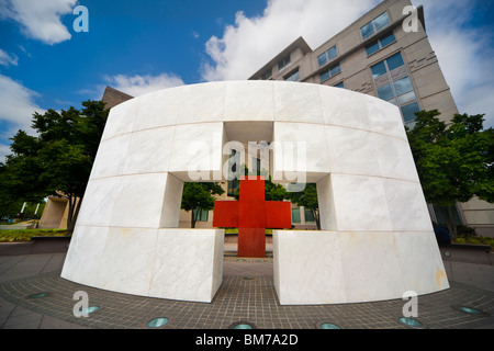 Denkmal von Larry Kirkland, vor der amerikanischen nationalen rotes Kreuz Verwaltungssitz auf E ST in Washington DC USA Stockfoto