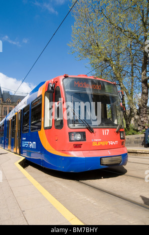 Sheffield Stadt Zentrum Straßenbahn Straßenbahnen Süd-Yorkshire uk Infrastruktur Transportsystem integriert öffentliche super Supertram Su Stockfoto