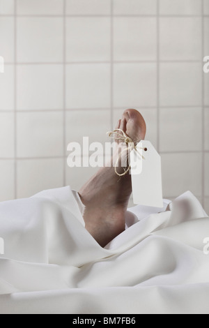 Ein Label, um die Zehe einer Leiche gebunden Stockfoto