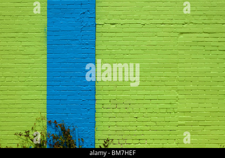 Eine bunte blaue und grüne Wand Stockfoto