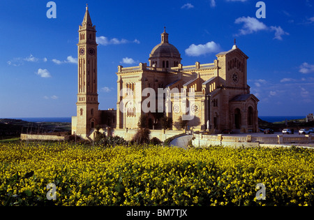 Malta, Ta Pinu Basilika, eine romanische Kirche inmitten der freien Natur an einem angeblichen wunderbaren Ort im westlichen Gozo. Stockfoto