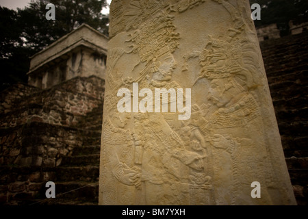 Zwei Stelen, repräsentieren die Krönung des Königs Chaan Muan II, in der Maya-Stadt von Bonampak, Chiapas, Mexiko, 23. Februar 2010. Stockfoto