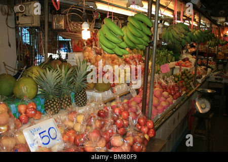 Tropische Früchte auf einem Markt in Bangkok, Thailand. Stockfoto