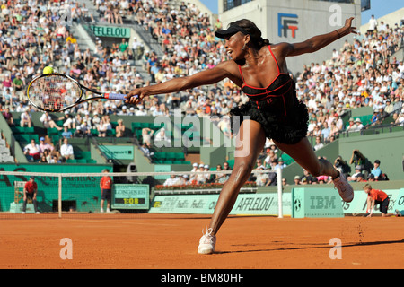 Venus Williams (USA) im Wettbewerb bei den French Open 2010 Stockfoto